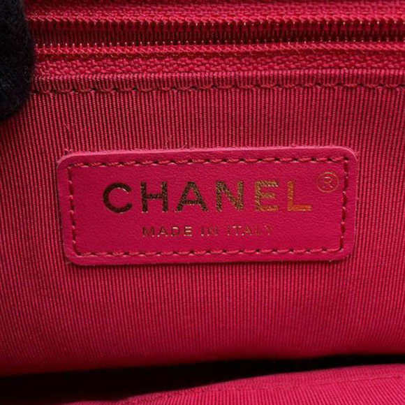 CHANEL Medium Cream Caviar Fashion Flap Bag - Picture 9 of 17